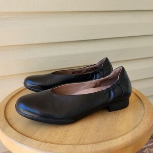 Dansko women's Kira black leather ballet flats